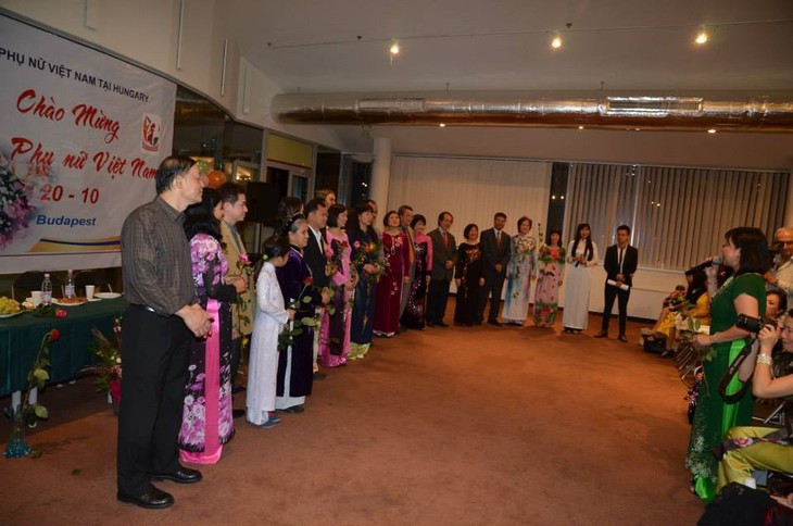 Đêm hội tôn vinh phụ nữ Việt Nam tại Hungary - ảnh 18